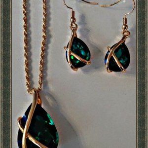 Gold Tone Necklace & Dangle Earring Jewelry Set With Green Crystal